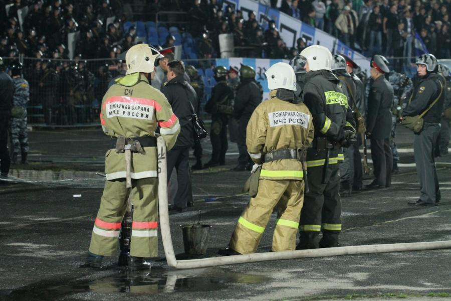 «Футбол особого режима»: фоторепортаж с западной трибуны «Балтики» на матче с «Зенитом»